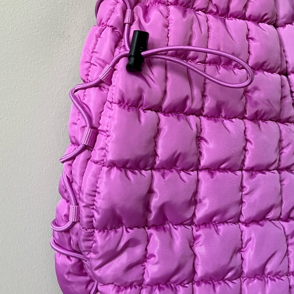 Pickle O Joe Quilted Sling Bag Purple Zip Pockets Lightweight Adjustable NWT - Picture 5 of 10